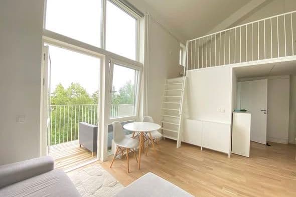 Nyproducerad 1:a med loft vid T-bana