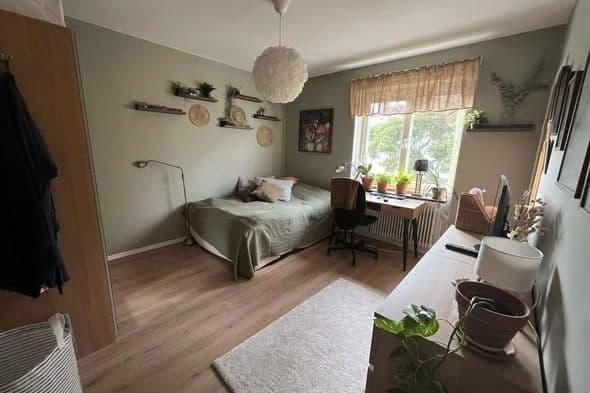 Stort möblerat rum i mysiga Svedmyra